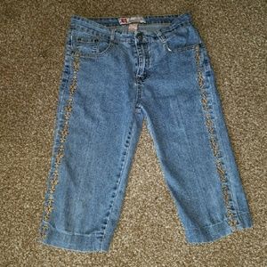 Jean capris w/gold design